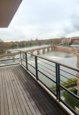 Place du Salin Dans rsidence avec Gardien de 2010 appartement de Type 3 en 5me tage terrasse avec vue Garonne et Hotel-Dieu en fond ascenseur moderne accessible par badge parking box avec rangements71 mtres carrs environ 20 mtres carrs de terrasse