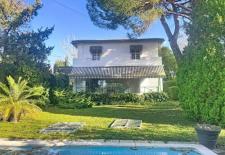 Trs belle maison art Deco sur 1200 M2 de jardin avec pins parasol cyprs aucun vis vis